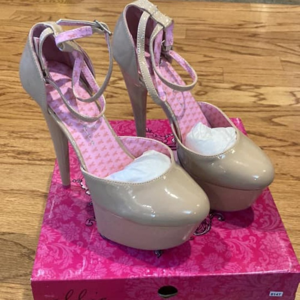 NIB-Platform heels, size 8 womens, Ellie